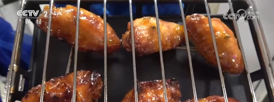 乾坤” 做蛋糕、烤肉排……太空大餐香喷喷爱游戏app世界首创“太空炉子”内藏“大(图5)